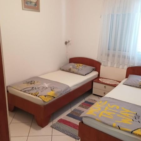 Apartmani Ana Vir Exterior foto